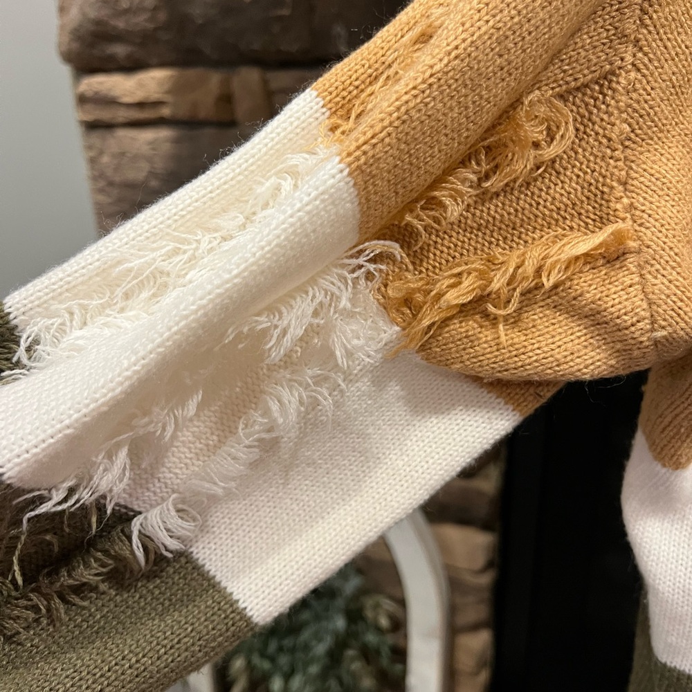 Colorblock Frayed Edge Sweater - Picture 3 of 5